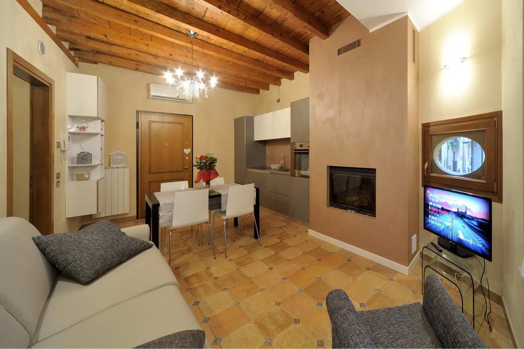 Antico Palazzo Signorile Lägenhet Salò Exteriör bild