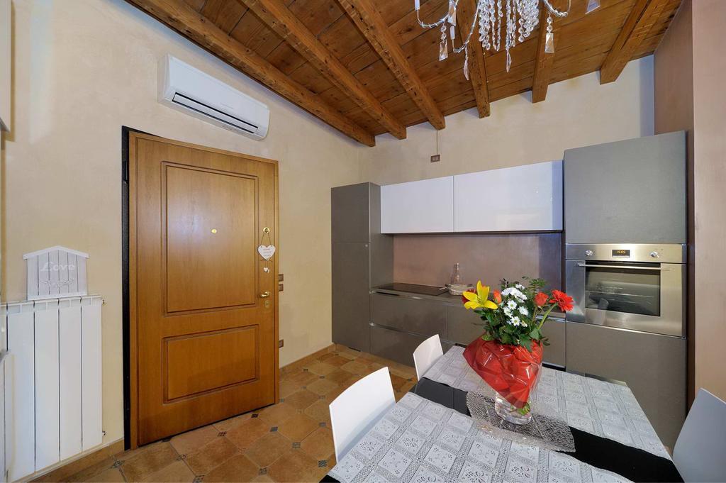 Antico Palazzo Signorile Lägenhet Salò Exteriör bild